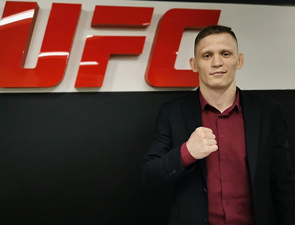Сергей Хандожко подписал контракт с UFC